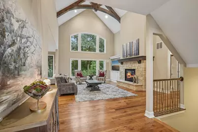 1646  Twisted Oak Ct, Hartland, WI 53029 - Photo 4