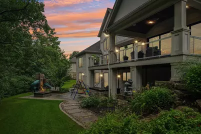 1646  Twisted Oak Ct, Hartland, WI 53029 - Photo 2