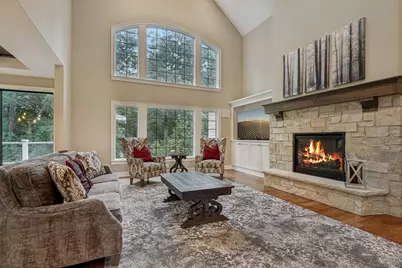 1646  Twisted Oak Ct, Hartland, WI 53029 - Photo 8