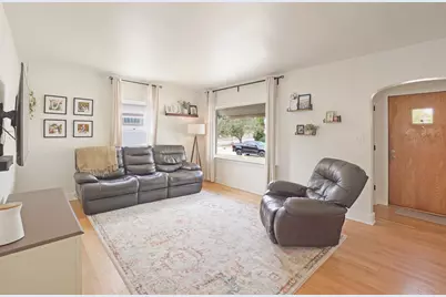 1964 S 91st St, West Allis, WI 53227 - Photo 8
