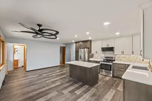 1020 Lilac Ln, Pewaukee, WI 53072 - Photo 6