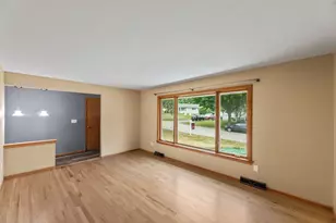 1020 Lilac Ln, Pewaukee, WI 53072 - Photo 10