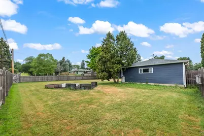 1020  Lilac Ln, Pewaukee, WI 53072 - Photo 28