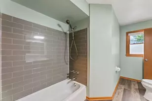 1020 Lilac Ln, Pewaukee, WI 53072 - Photo 14