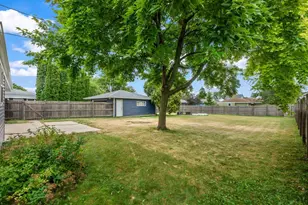 1020 Lilac Ln, Pewaukee, WI 53072 - Photo 30