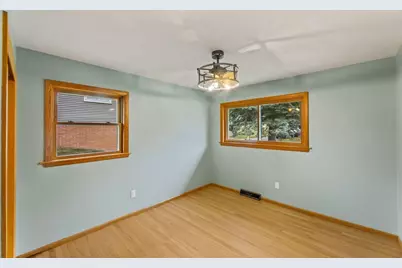1020  Lilac Ln, Pewaukee, WI 53072 - Photo 20