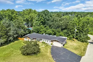 33606 Bohner Dr, Burlington, WI 53105 - Photo 4