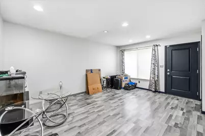 8528 W Potomac Ave, Milwaukee, WI 53225 - Photo 4