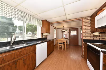 1475 S 95th St, West Allis, WI 53214 - Photo 6