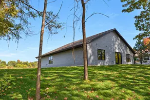 906 Jackpine Dr, Holmen, WI 54636 - Photo 4