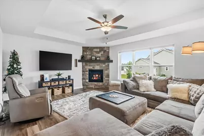 213  Emerald Blvd, Saukville, WI 53080 - Photo 4