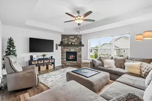 213 Emerald Blvd, Saukville, WI 53080 - Photo 4