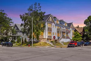 2604 E Park Pl, Milwaukee, WI 53211 - Photo 22