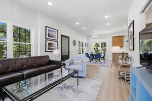 2604 E Park Pl, Milwaukee, WI 53211 - Photo 2