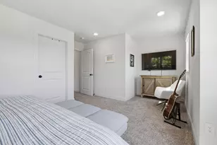 2604 E Park Pl, Milwaukee, WI 53211 - Photo 14