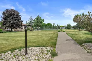 W176N9763 Rivercrest Dr, Germantown, WI 53022 - Photo 14