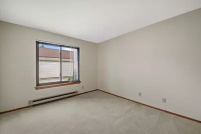 W176N9763  Rivercrest Dr, Germantown, WI 53022 - Photo 6