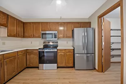 W176N9763  Rivercrest Dr, Germantown, WI 53022 - Photo 4