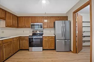 W176N9763 Rivercrest Dr, Germantown, WI 53022 - Photo 4