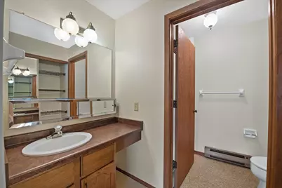 W176N9763  Rivercrest Dr, Germantown, WI 53022 - Photo 10