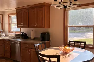 1309 Crestwood Dr, Green Bay, WI 54313 - Photo 6