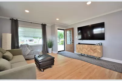 4460 S 21st St, Milwaukee, WI 53221 - Photo 10