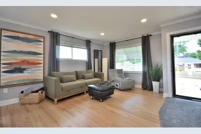 4460 S 21st St, Milwaukee, WI 53221 - Photo 12