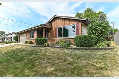 209  Parkview Dr, Burlington, WI 53105 - Photo 2