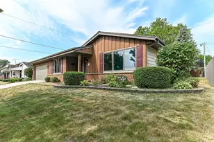 209 Parkview Dr, Burlington, WI 53105 - Photo 2