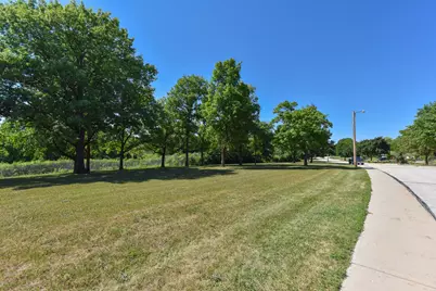 4204  Menomonee River Pkwy, Wauwatosa, WI 53222 - Photo 38