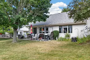 402 Green Valley Dr, Racine, WI 53406 - Photo 24