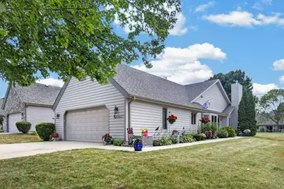 402  Greenvalley Dr, Racine, WI 53406 - Photo 2