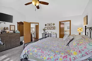 402 Green Valley Dr, Racine, WI 53406 - Photo 12