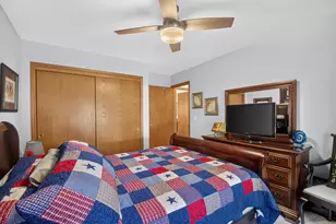 402 Green Valley Dr, Racine, WI 53406 - Photo 14