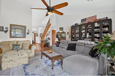 402  Greenvalley Dr, Racine, WI 53406 - Photo 10