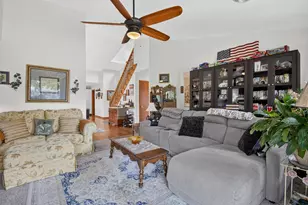 402 Green Valley Dr, Racine, WI 53406 - Photo 10