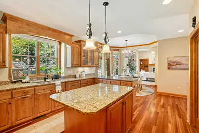 232  Steeple Pointe Cir, Delafield, WI 53018 - Photo 4