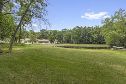 903 W Hazel Ridge Rd, Elkhorn, WI 53121 - Photo 4