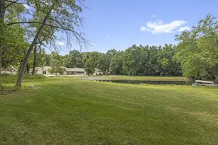 903 W Hazel Ridge Rd, Elkhorn, WI 53121 - Photo 4