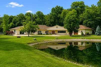 903 W Hazel Ridge Rd, Elkhorn, WI 53121 - Photo 2