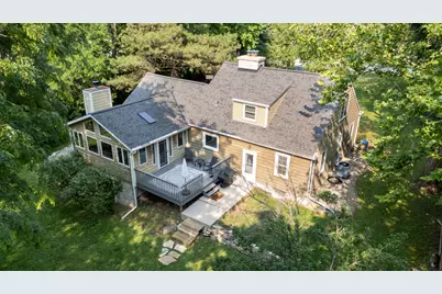 W278N2147  Lakeview Dr, Pewaukee, WI 53072 - Photo 4