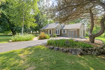 W278N2147  Lakeview Dr, Pewaukee, WI 53072 - Photo 2