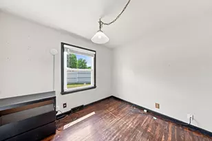 9020 S Chicago Ct, Oak Creek, WI 53154 - Photo 12