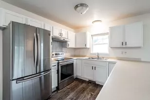 2200 Patrick Ln, Waukesha, WI 53188 - Photo 8