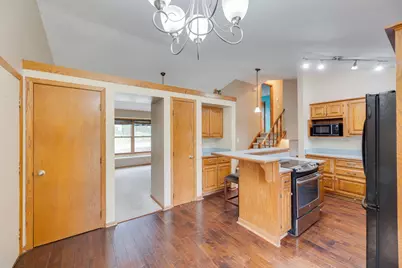 105  Joellen Dr, Waukesha, WI 53188 - Photo 8