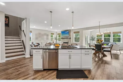 W242N5623  Peppertree Dr, Sussex, WI 53089 - Photo 6
