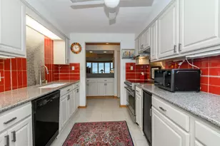 2525 S Shore Dr, Milwaukee, WI 53207 - Photo 18
