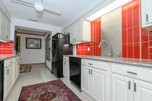 2525 S Shore Dr, Milwaukee, WI 53207 - Photo 16