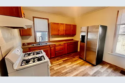 1435  Villa St, Racine, WI 53403 - Photo 2