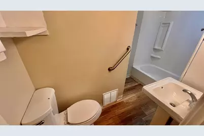 1435  Villa St, Racine, WI 53403 - Photo 6